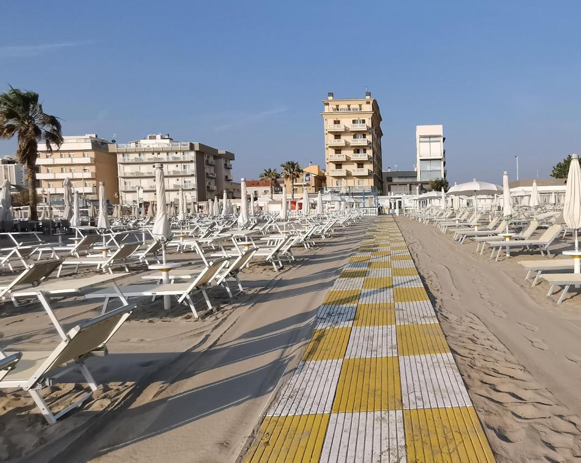 Hotel Tivoli Misano Adriatico Kültér fotó