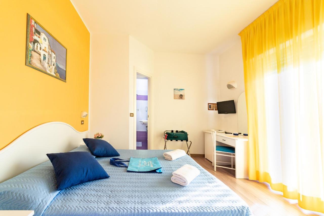 Hotel Tivoli Misano Adriatico Kültér fotó