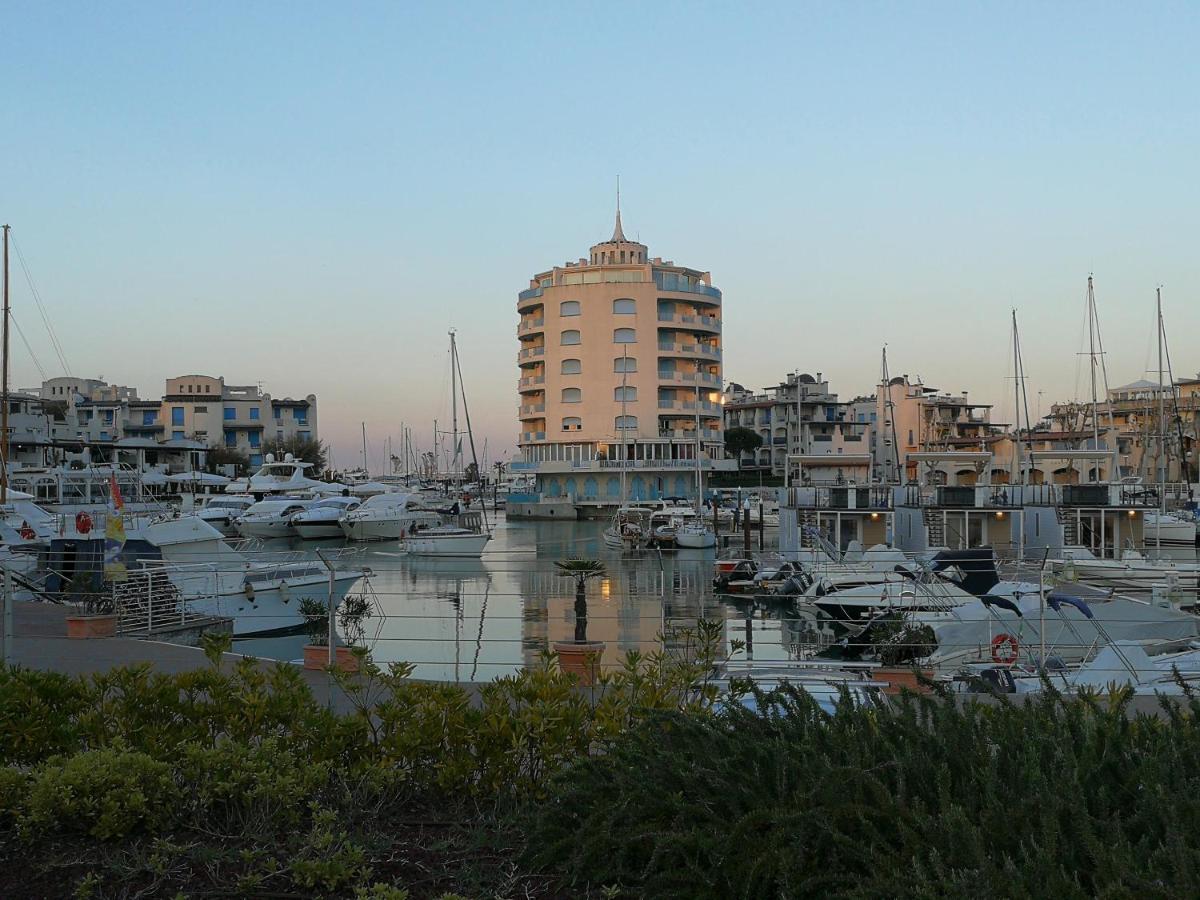 Hotel Tivoli Misano Adriatico Kültér fotó