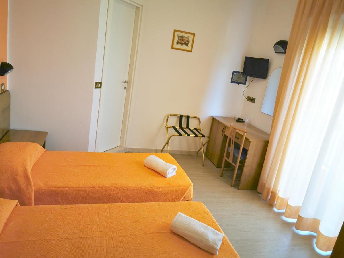 Hotel Tivoli Misano Adriatico Kültér fotó
