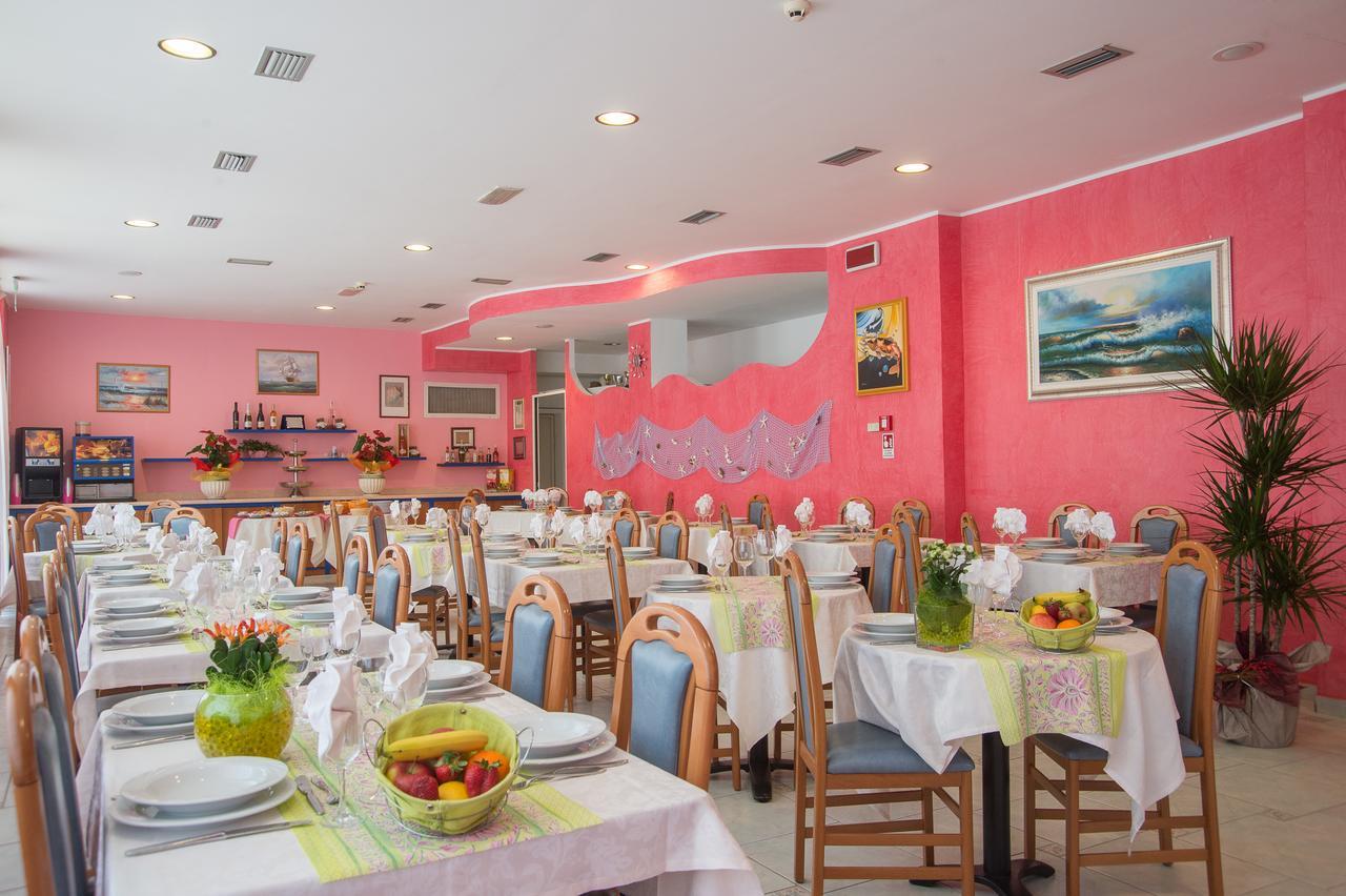 Hotel Tivoli Misano Adriatico Kültér fotó